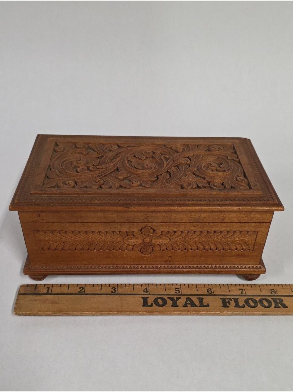 Vintage Ornate Hand-Carved Footed Wood Trinket Jewelry Box - Acanthus Leaf - Picture 13 of 16
